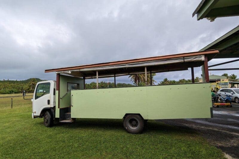 Zum "Le Truck" umgebauter LKW auf Aitutaki