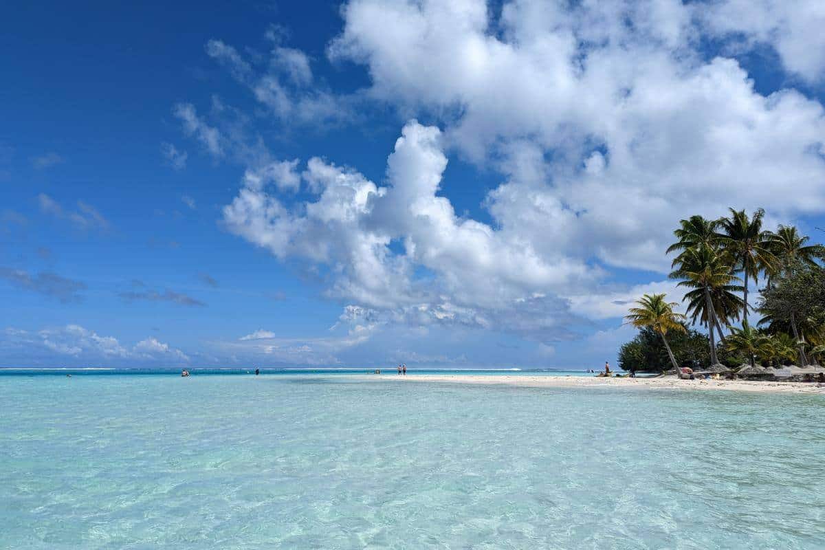 Entdecke das Südseeparadies Französisch-Polynesien: Traumhafte Inseln, türkisfarbenes Wasser und eine faszinierende Kultur warten auf dich!