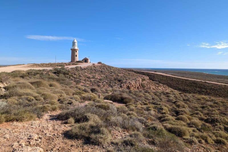 Leuchtturm auf einem Hügel am Cape Range