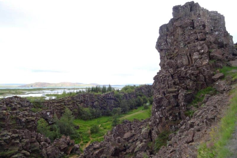 Vulkanische Gesteinssäulen im Thingvellir-Nationalpark auf Island