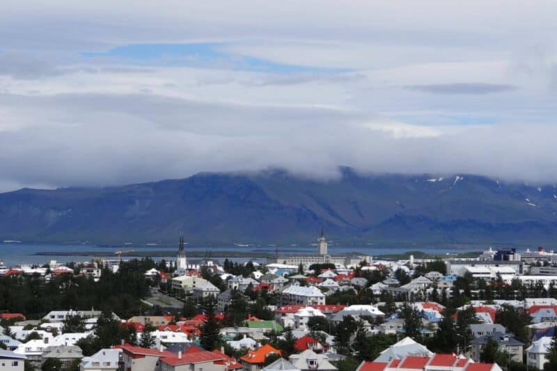 Blick über die Dächer von Reykjavik vom Aussichtspunkt Perlan
