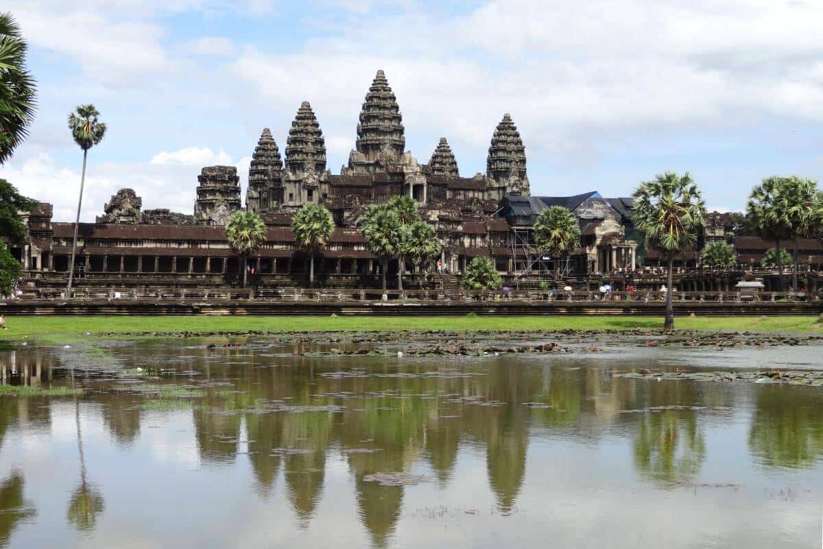 Entdecke die Tempel von Angkor mit unseren Reisetipps und lerne Kambodschas Top-Sehenswürdigkeit in unserem Blogpost kennen.