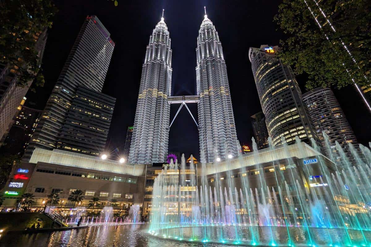Plane deine Reise nach Kuala Lumpur mit unserem Guide! Entdecke die besten Sehenswürdigkeiten und nützliche Reisetipps für diese spannende Stadt.