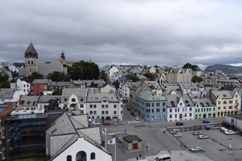 Panoramablick über das Jugendstilstadtzentrum von Ålesund