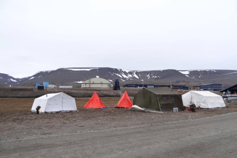 Zelte auf dem Campingplatz von Spitzbergen