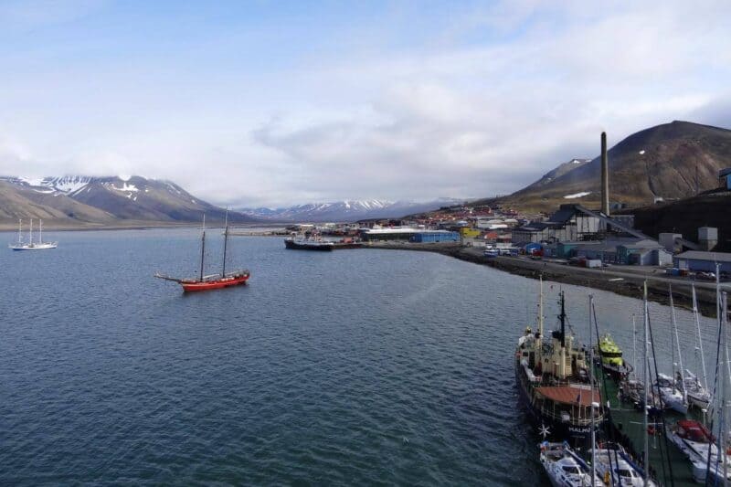 Schiffe im Hafen von Spitzbergen