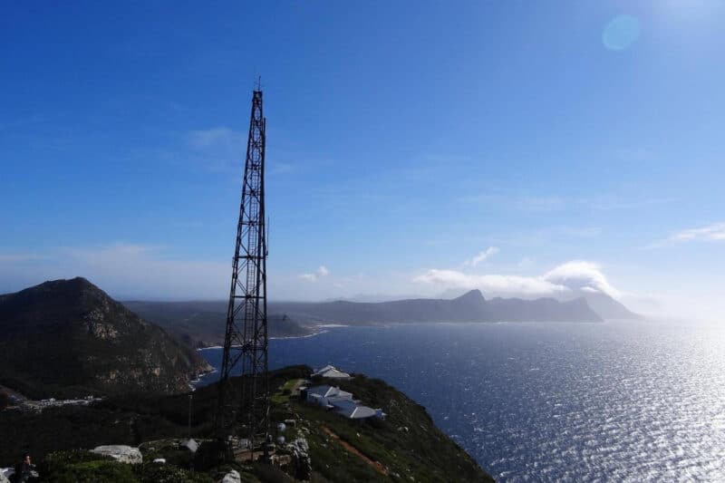 Panoramablick über die Steilküste der Kaphalbinsel und die Bucht False Bay