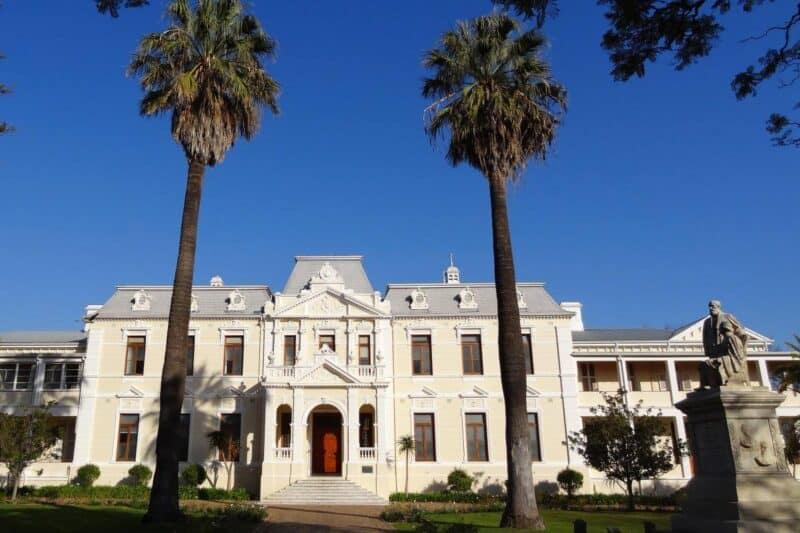 Prachtvolle Villa mit Palmen im Zentrum von Stellenbosch
