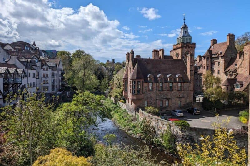 Aussicht über Water of Leith und Dean Village vom Dean Village View Point