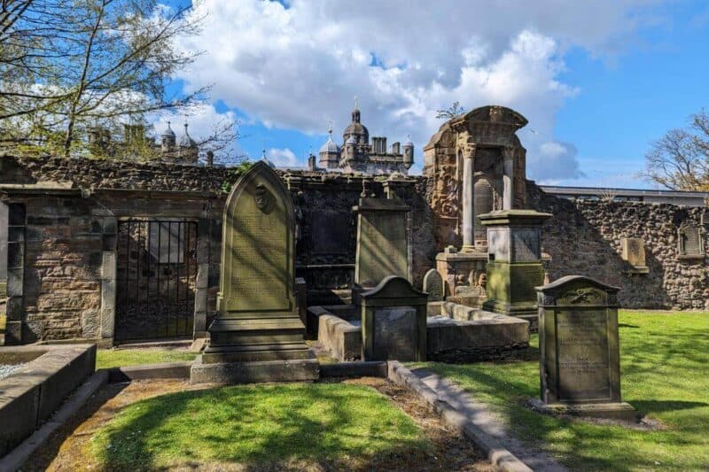 Grabsteine im Greyfriars Kirkyard in Edinburgh