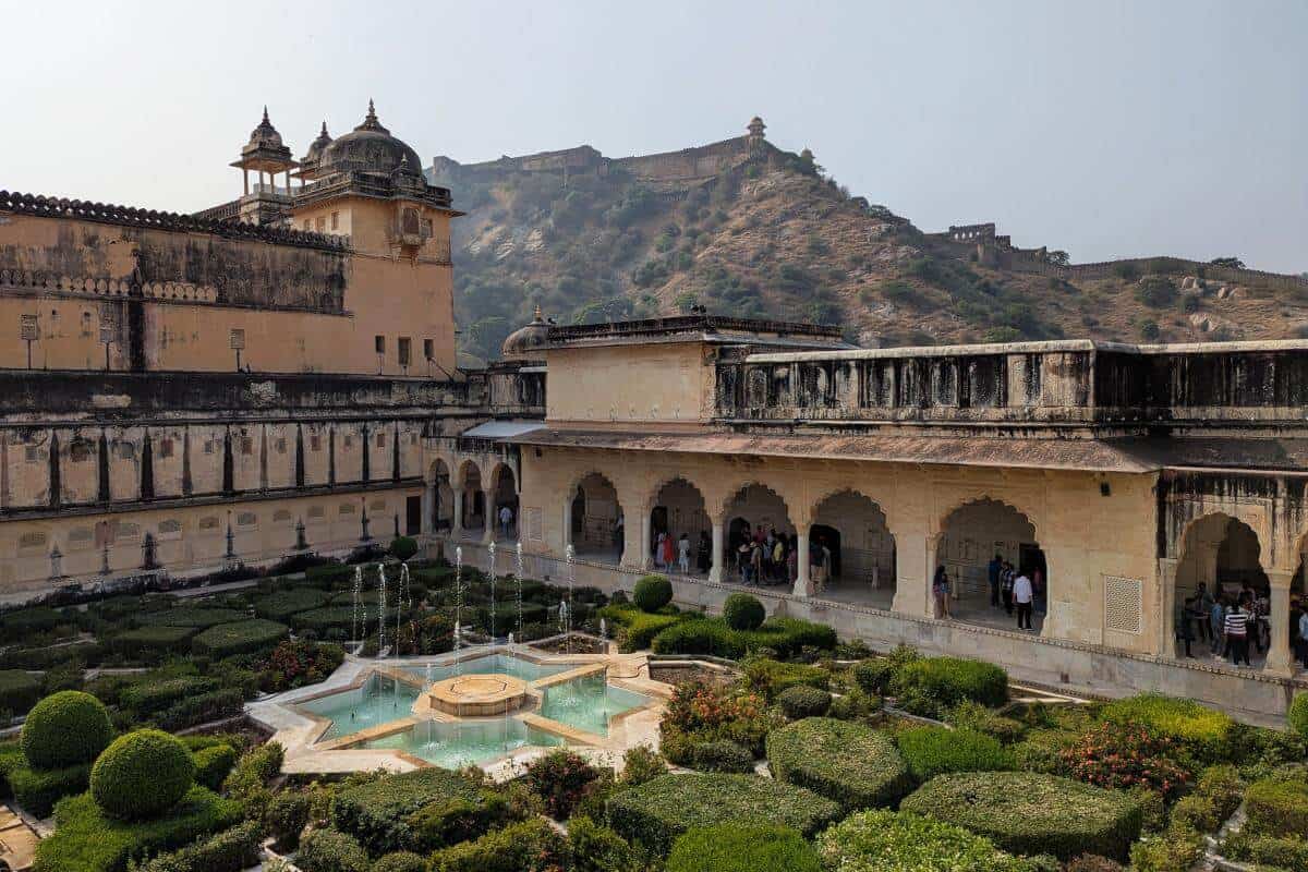 Entdecke unsere 14-tägige Rajasthan-Rundreise! Wir zeigen dir die Route von Delhi über Jaipur, Jodhpur & Udaipur bis zum Taj Mahal mit praktischen Tipps.