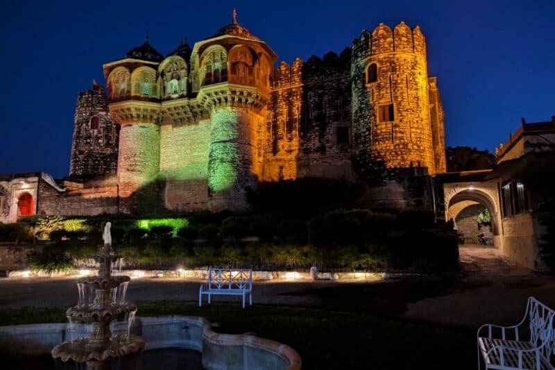 Historisches Fort Khejarla in Rajasthan, Heritage Hotel im ländlichen Gebiet.
